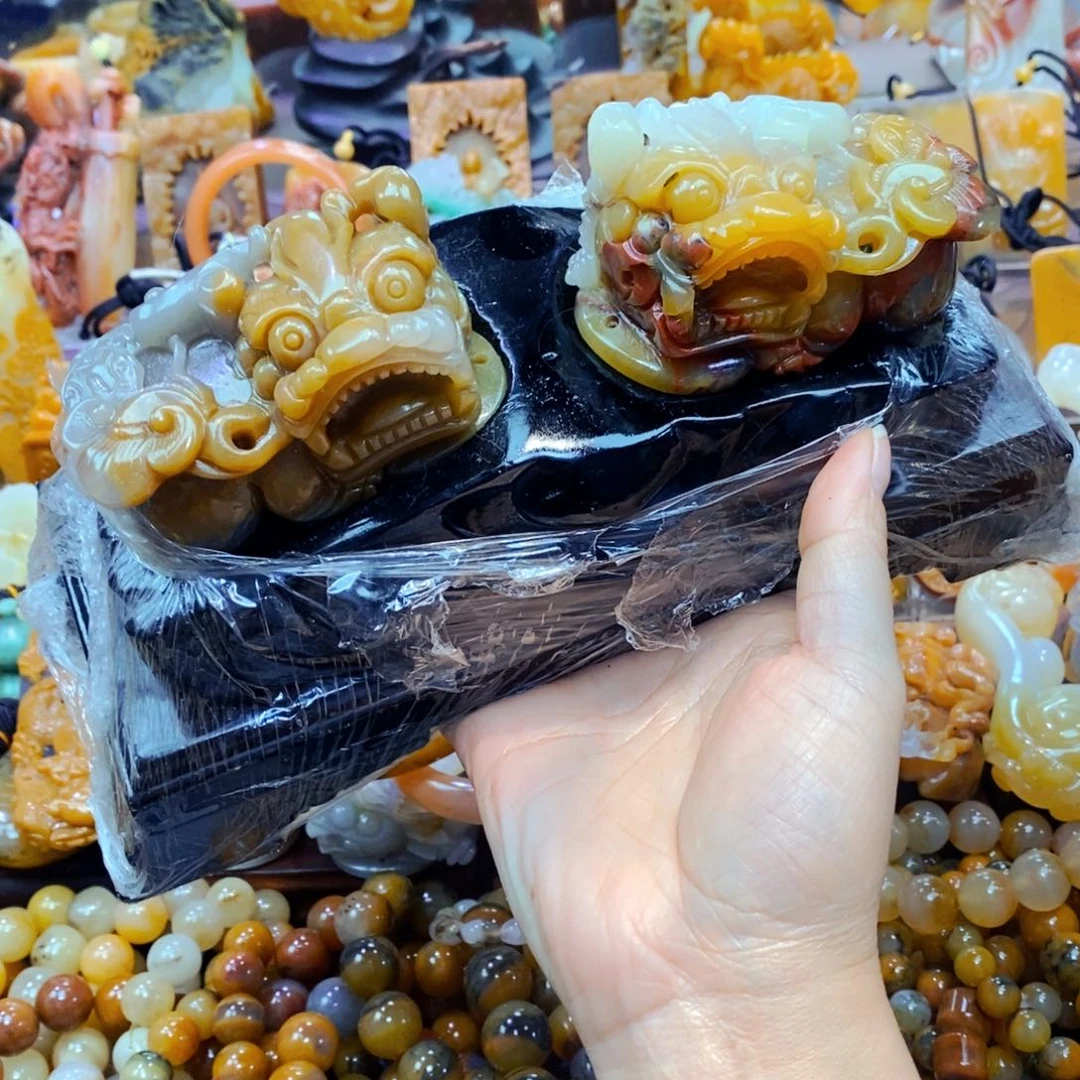 未镶嵌石英质玉（黄龙玉）手链