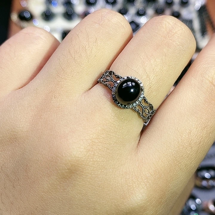 18K金镶嵌戒指翡翠蛋面