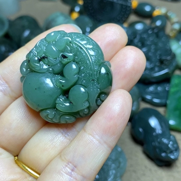 颈饰未镶嵌和田玉