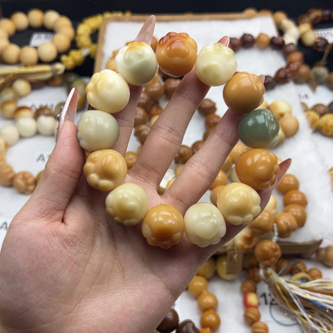 白玉菩提吊坠瑕疵