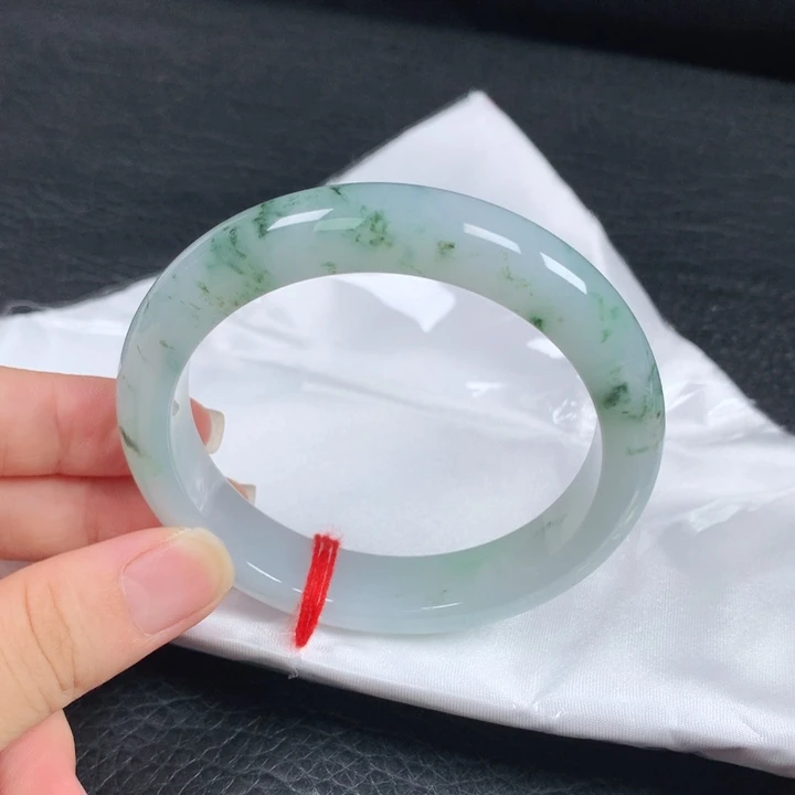 翡翠未镶嵌手镯。。