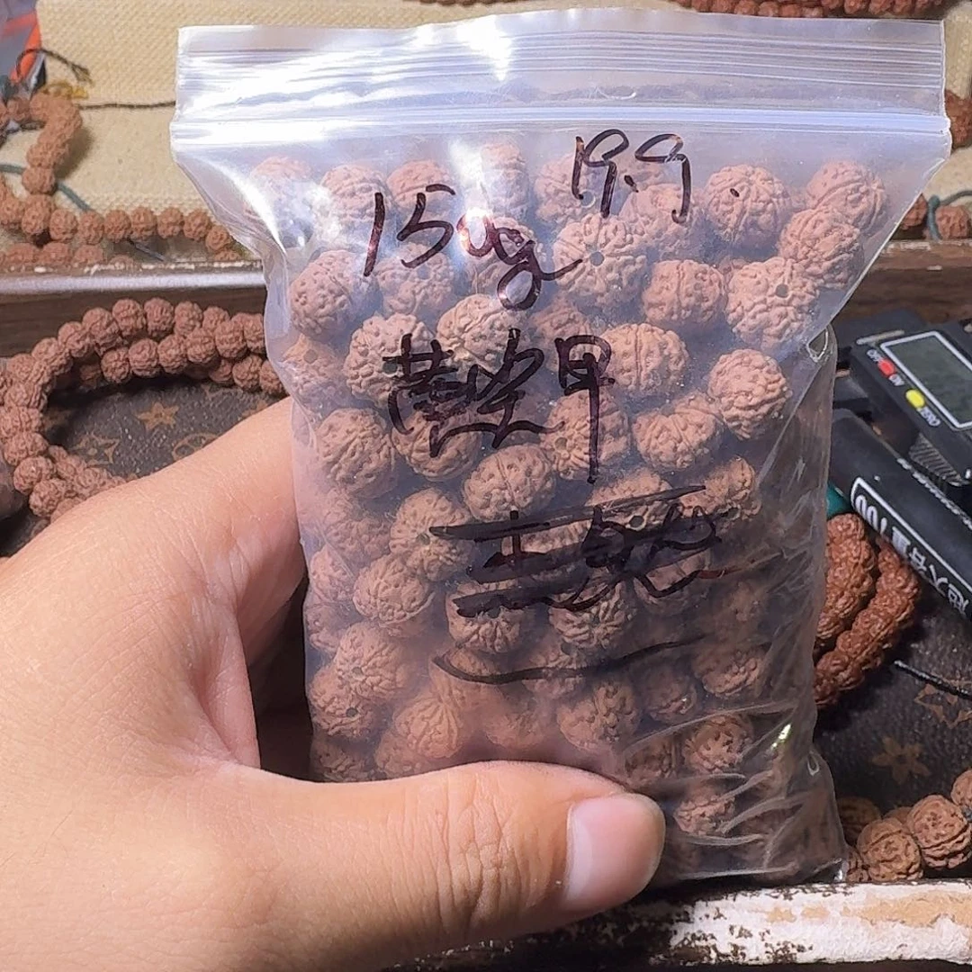 一***尘吊坠金刚菩提瑕疵黄身150克战神树王