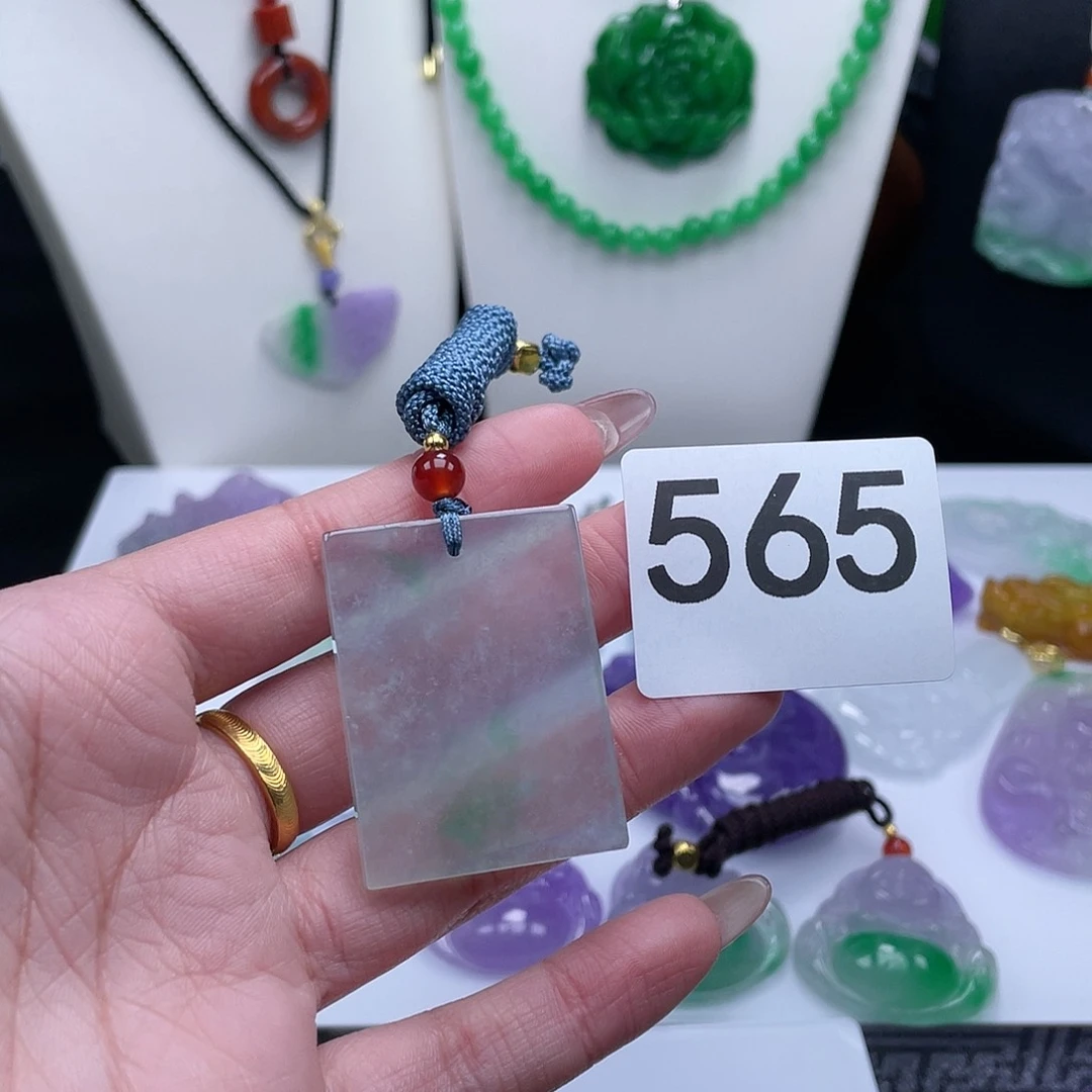 翡翠吊坠(赠链)未镶嵌