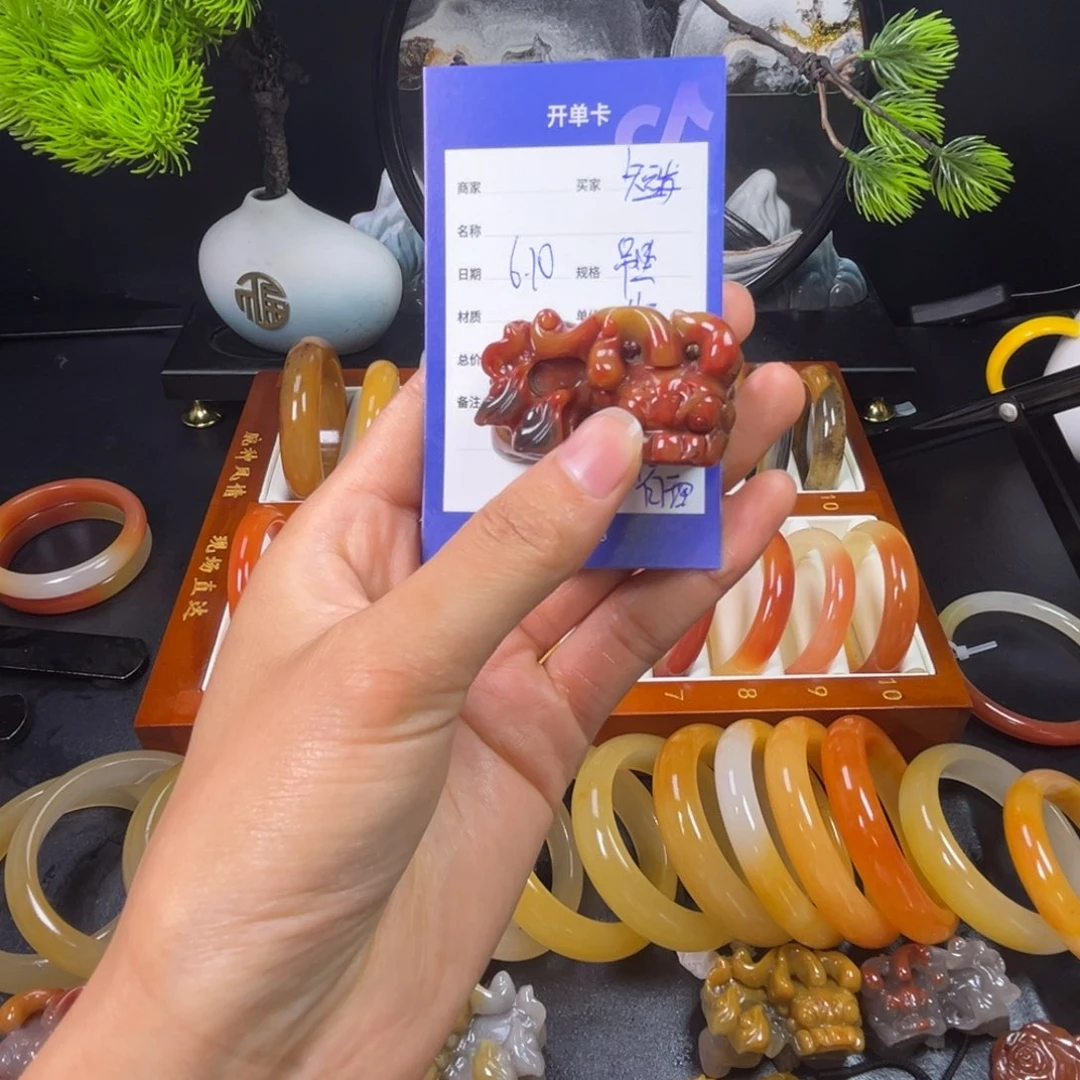 石英质玉未镶嵌颈饰短***耳