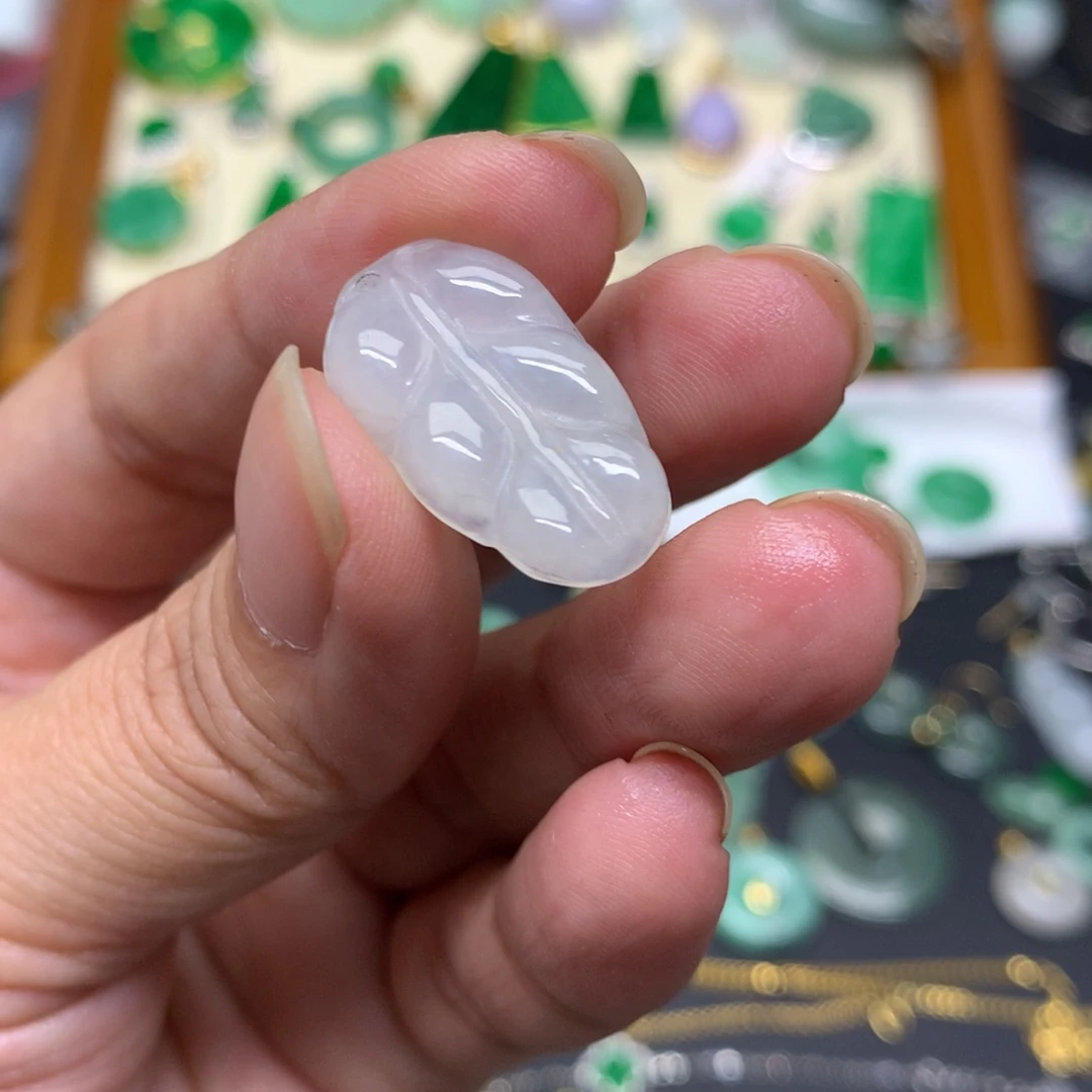 翡翠未镶嵌颈饰有纹裂