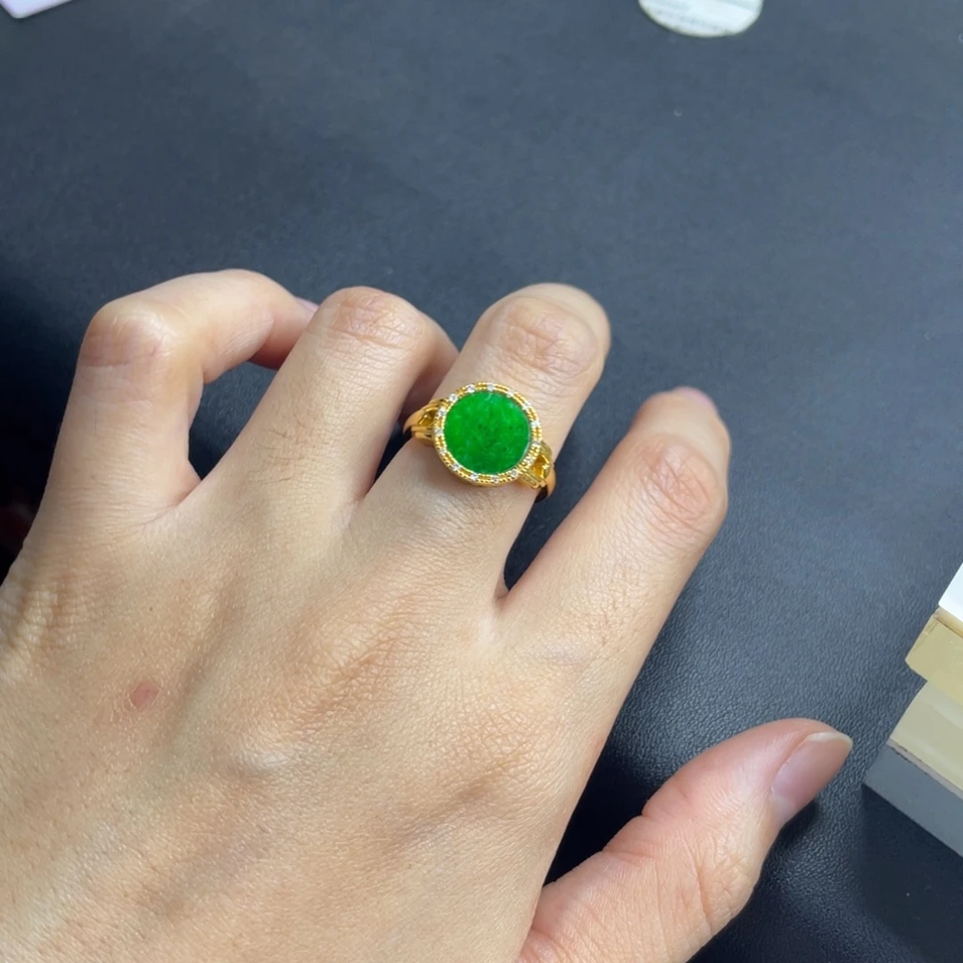 翡翠未镶嵌颈饰戒指