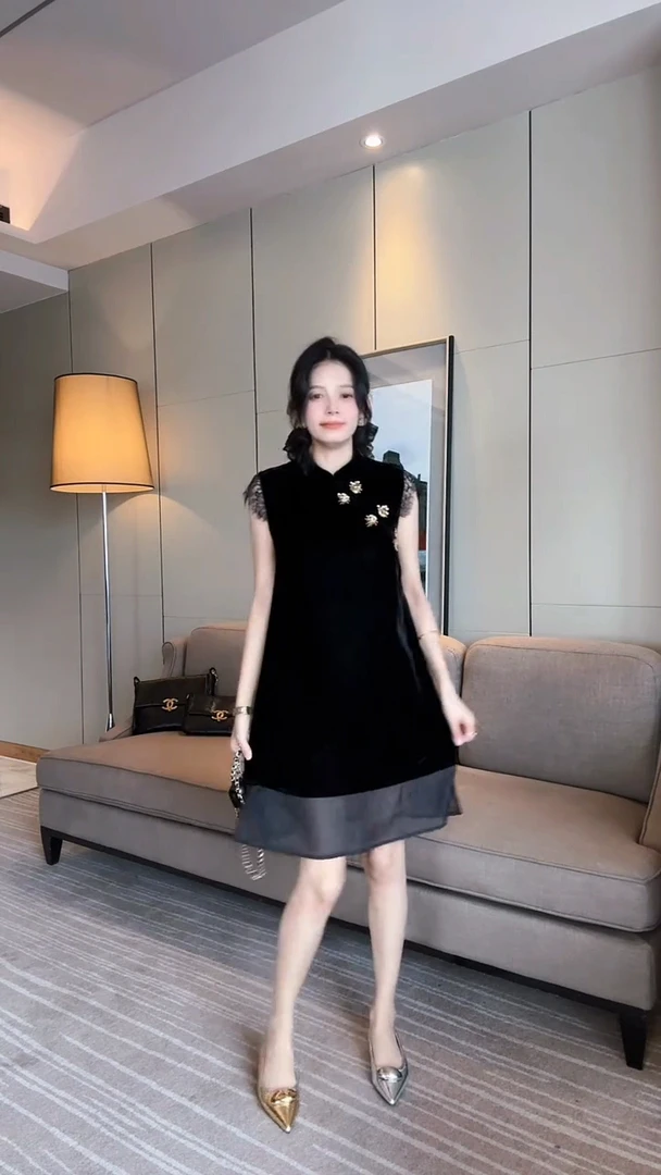 新中式国风设计丝绒裙女2025年夏季新款重工蕾丝拼接荷叶边连衣裙