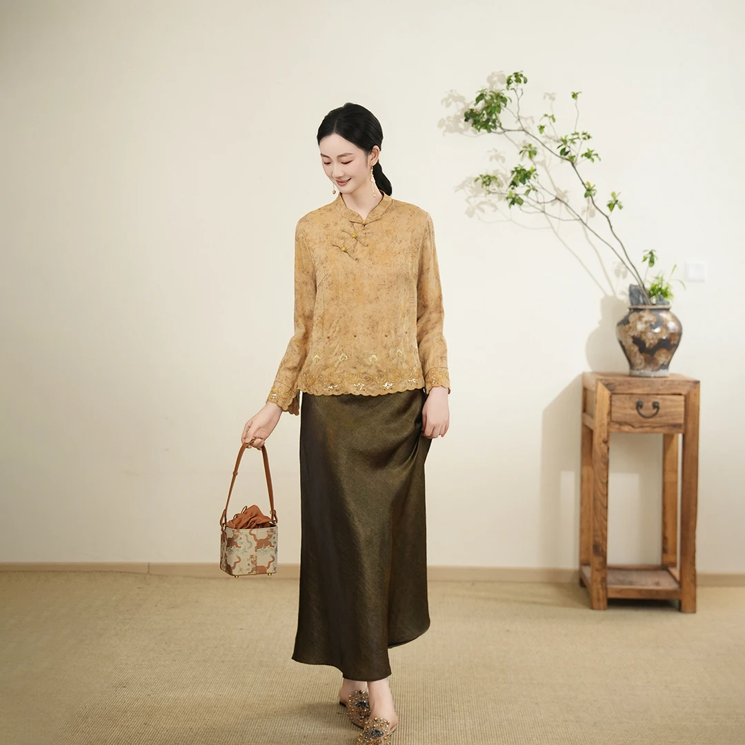 布符改良立领旗袍上衣2025年秋装斜襟波浪袖口珠绣工艺MQQPS8