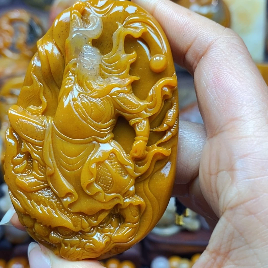 未镶嵌石英质玉（黄龙玉）颈饰