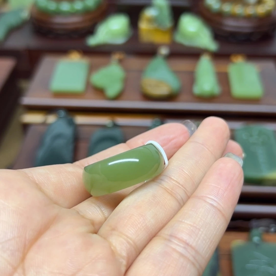 【闪购商品】未镶嵌岫岩老玉（透闪石质玉）把件侯*指环口径19.9