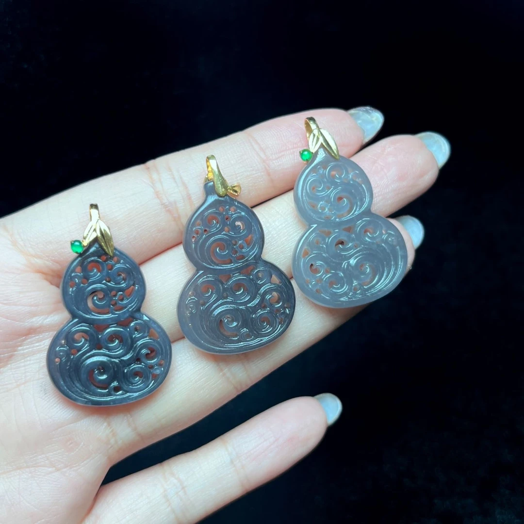 【云上】 DS67592-18K金镶嵌和田玉吊坠多样性发其一22*31*4mm(WJ)