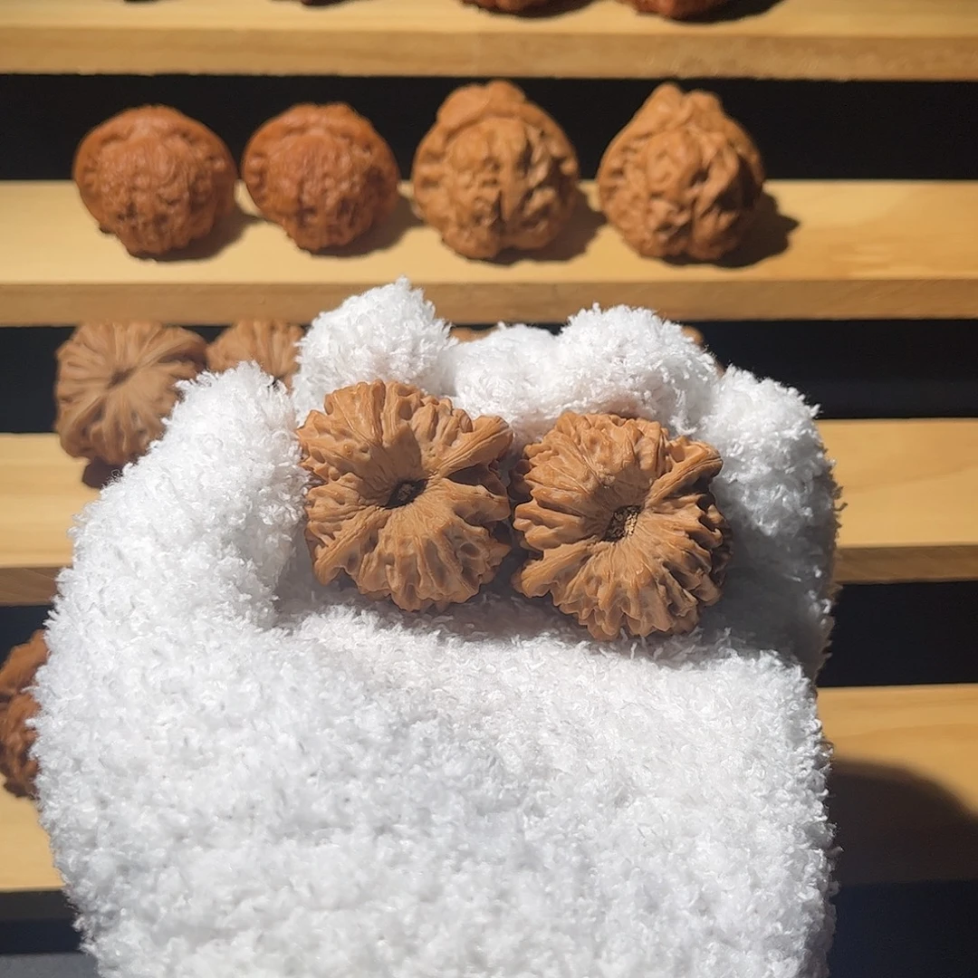 文玩核桃吊坠40凹底龙门涧