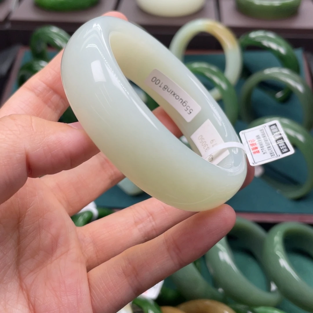 和田玉未镶嵌手镯5556