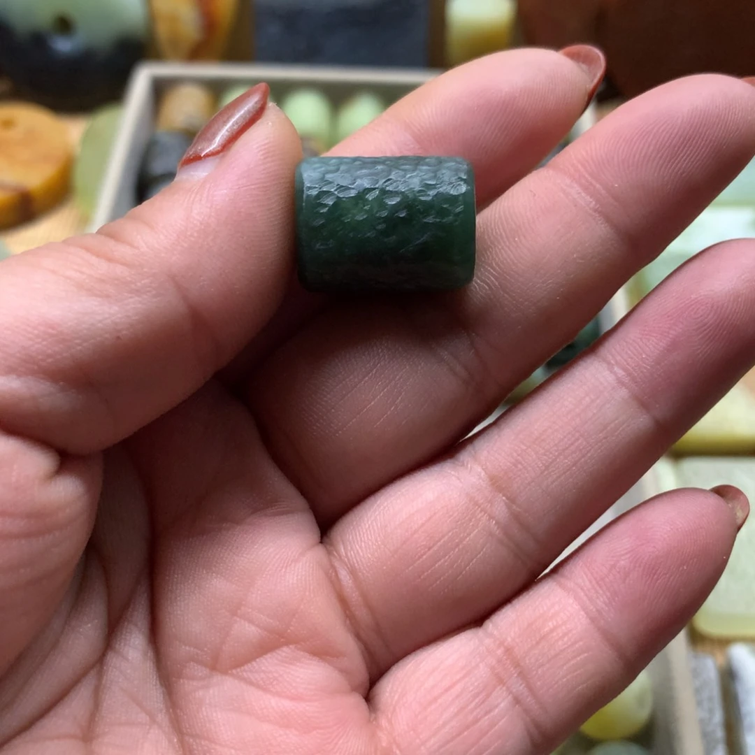 见***李蛇纹石玉合金颈饰