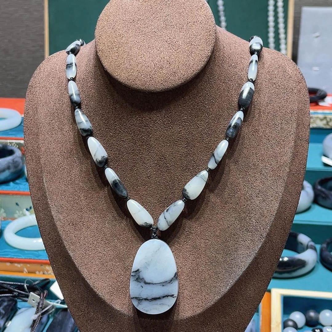 颈饰未镶嵌和田玉（子料）