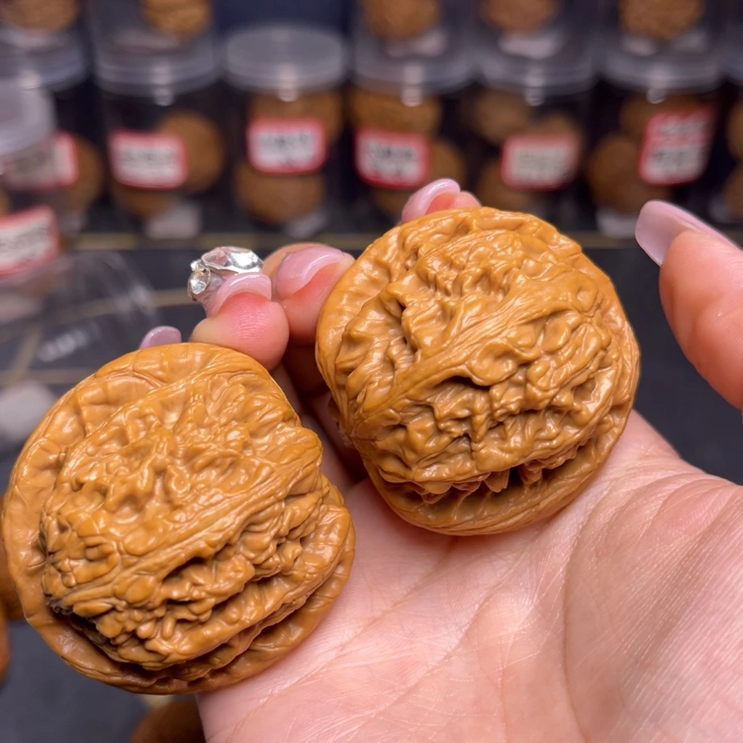 文玩核桃吊坠红锦鲤48