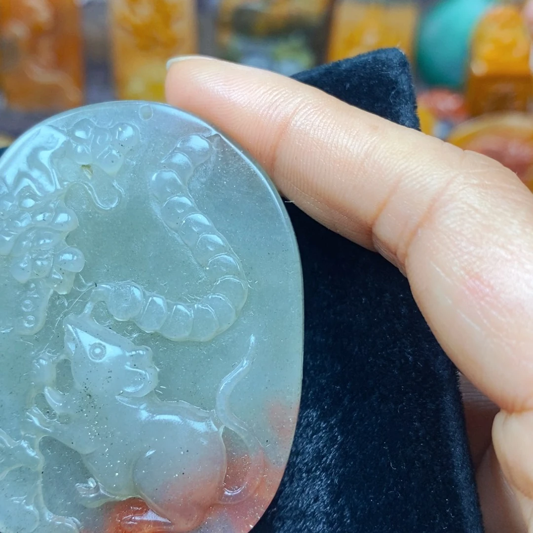 未镶嵌石英质玉（黄龙玉）颈饰
