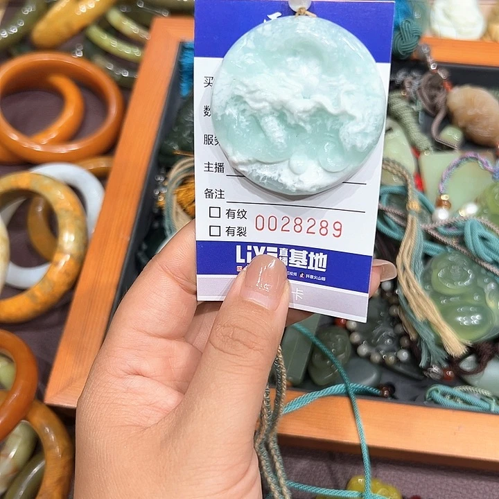尘***。蛇纹石玉未镶嵌手镯