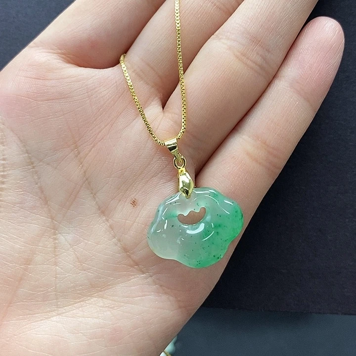 石英质玉合金颈饰