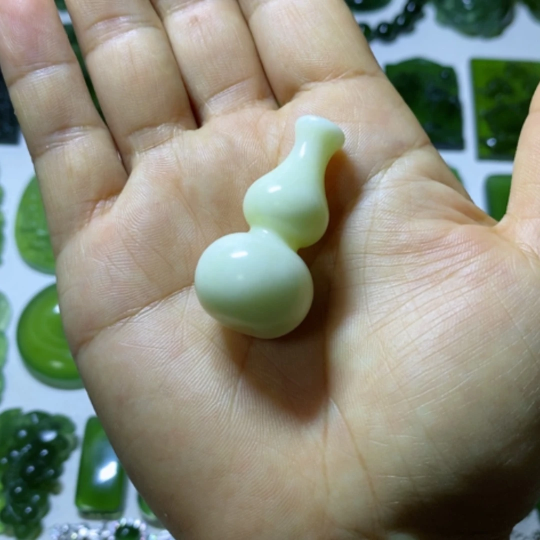 【闪购商品】未镶嵌蛇纹石玉颈饰