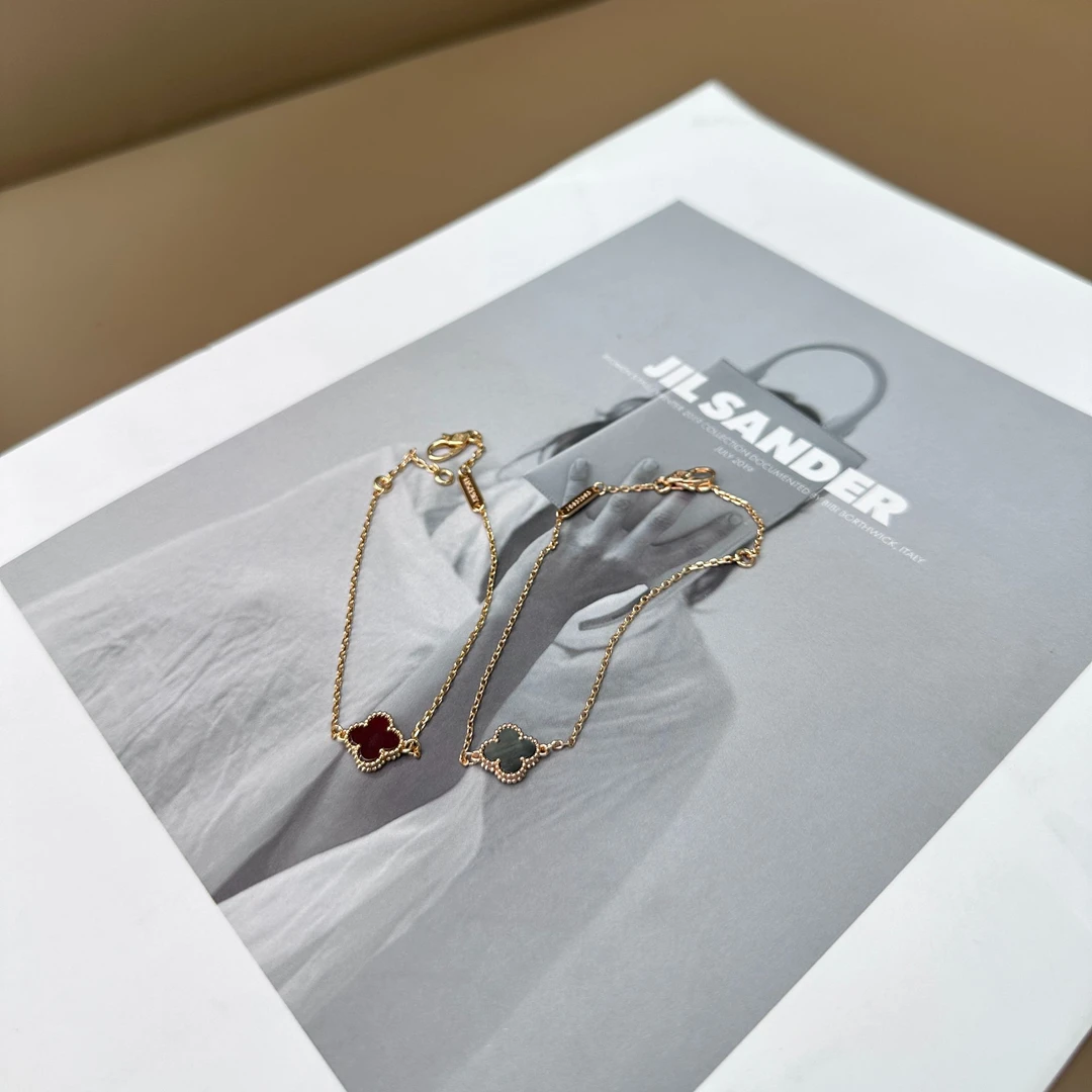 铜合金贝壳手链 四叶草金色手链ins小众设计首饰女款红色轻奢经典