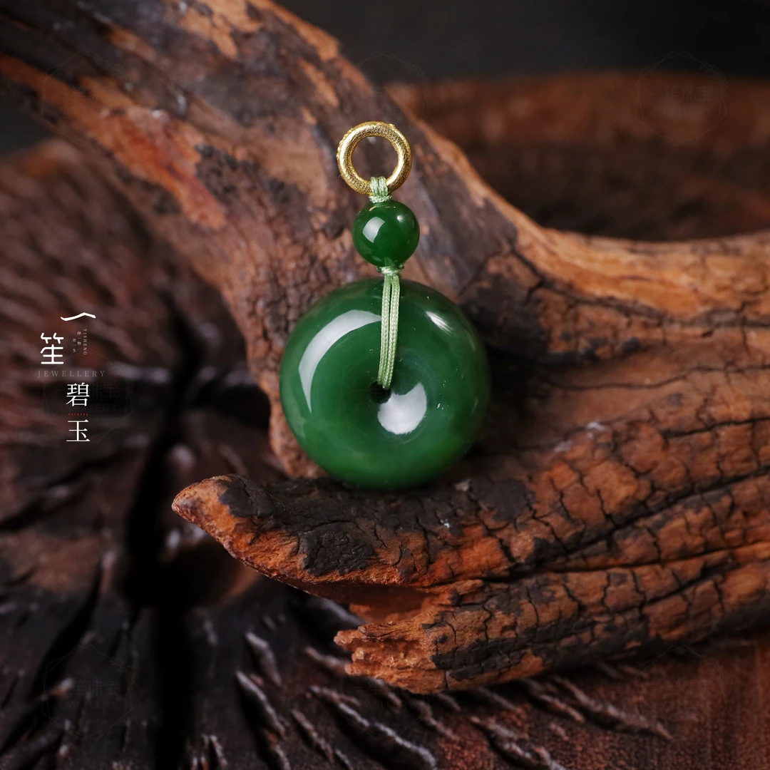 【一笙珠宝】天然和田玉碧玉辣色菠菜绿平安扣吊坠18k金镶嵌