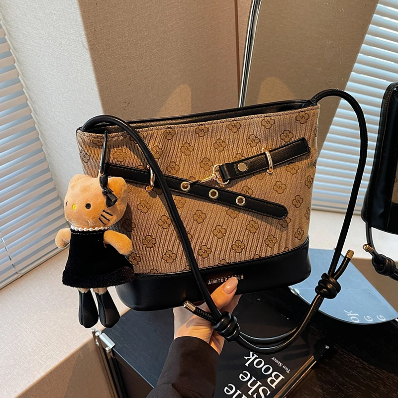 艾米兔女包2025新款印花大容量质感小众百搭拼接复古手提包单肩包