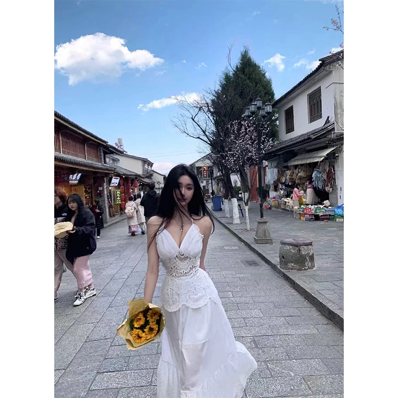 Barb Chill【雾月白】 清新甜美镂空挂脖花边吊带连衣裙