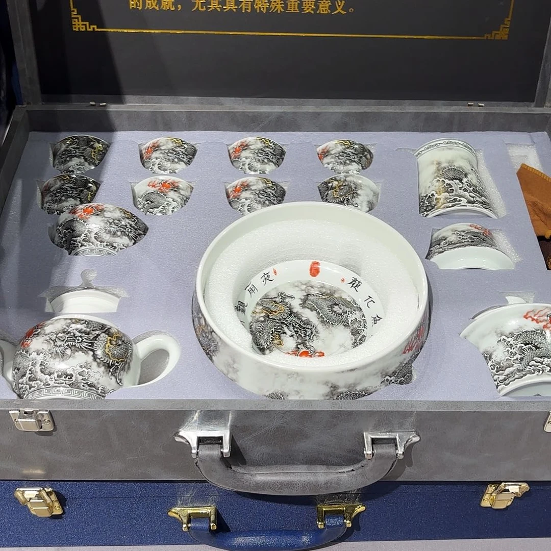 瓷片景德镇瓷器精品陈列