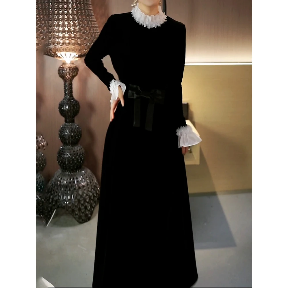 轻奢时尚高级感丝绒裙套装2026春季新款蕾丝拼接花边上衣+半身裙