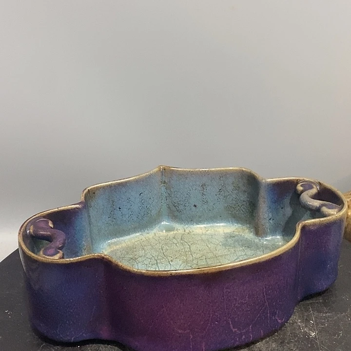 钧窑水仙盆造型独特