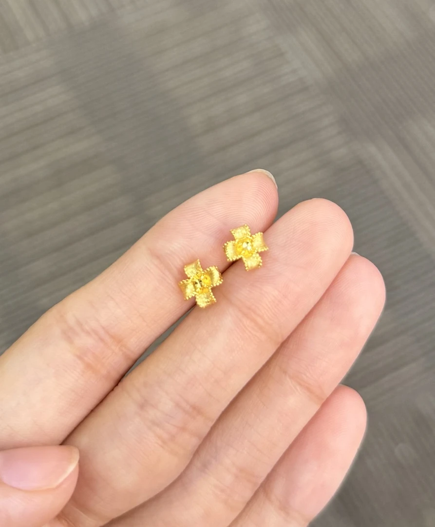 足金999 拉丝十字花弯钩耳钉