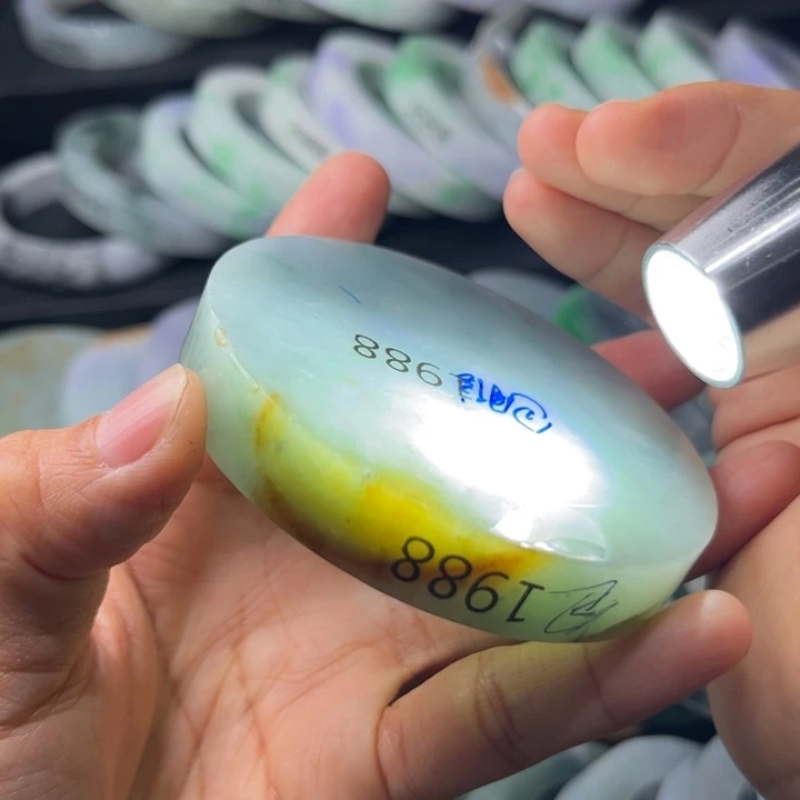 定制翡翠未镶嵌手镯