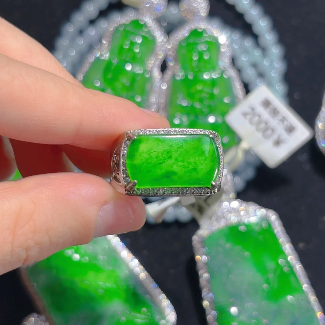 翡翠银S925镶嵌颈饰马鞍