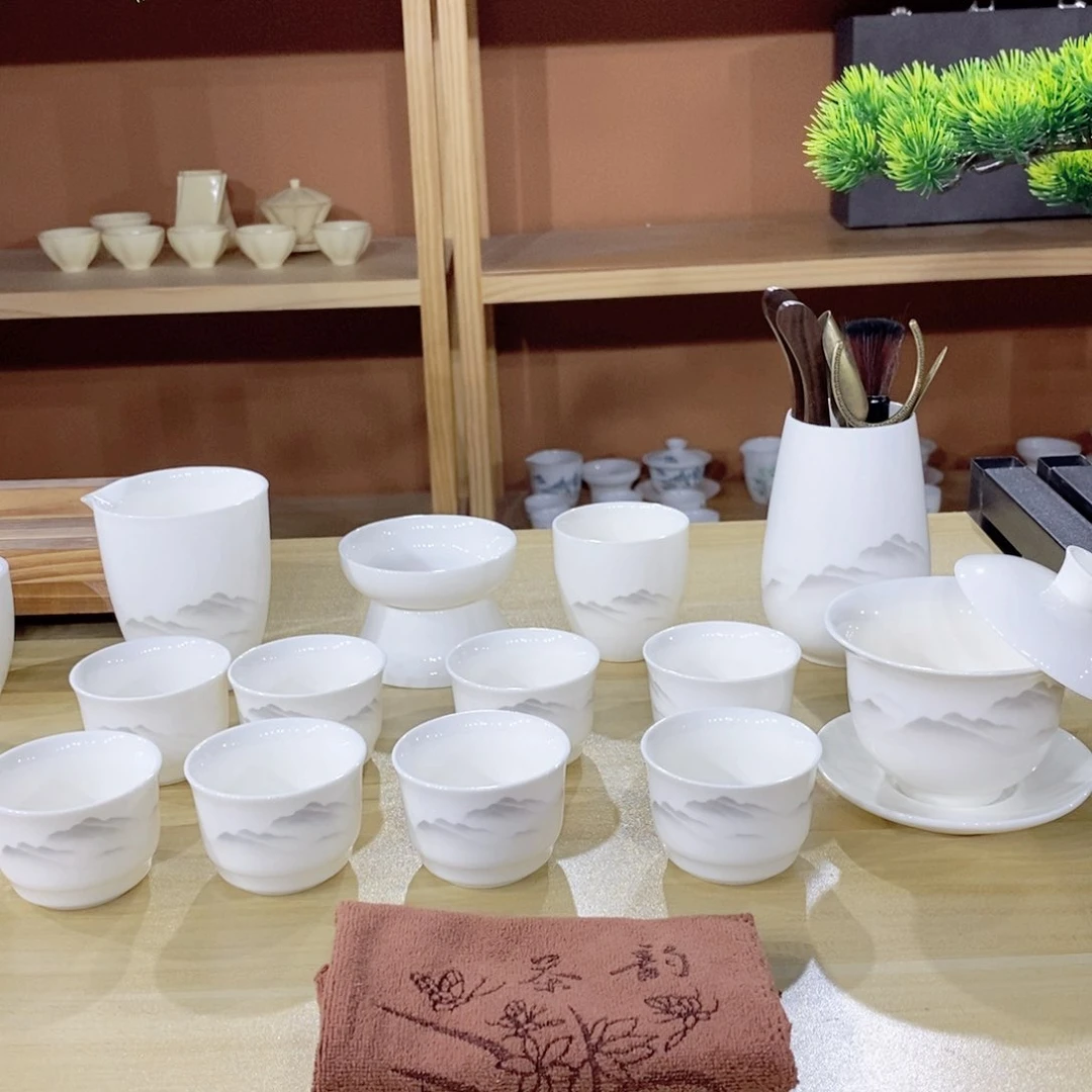 瓷片水墨江山羊脂玉套装