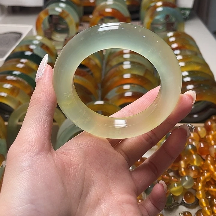 蛇纹石玉未镶嵌手镯53.4瑕疵