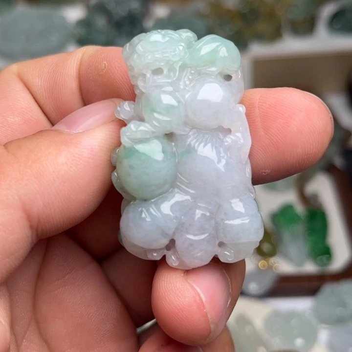 翡翠未镶嵌颈饰佛手瓜