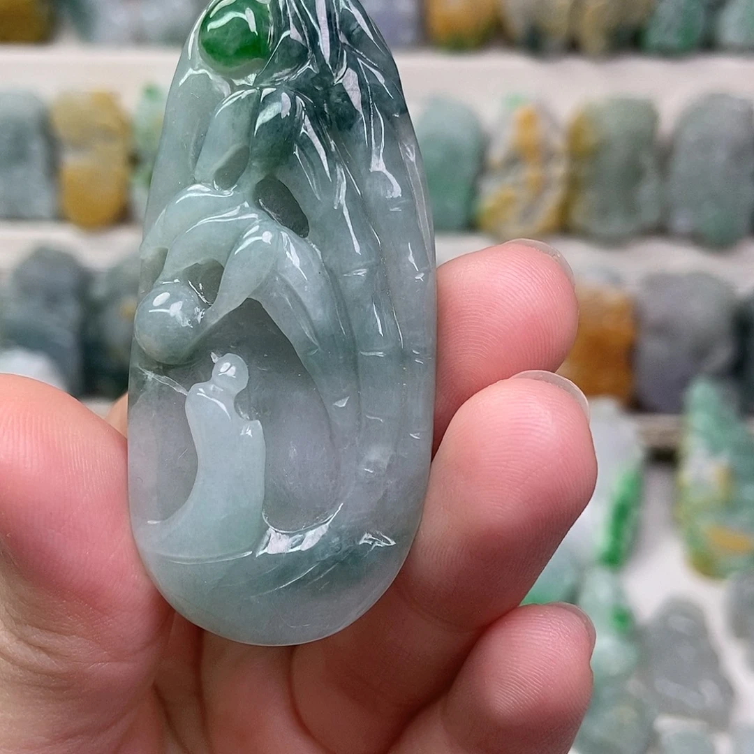 翡翠未镶嵌吊坠(赠链)