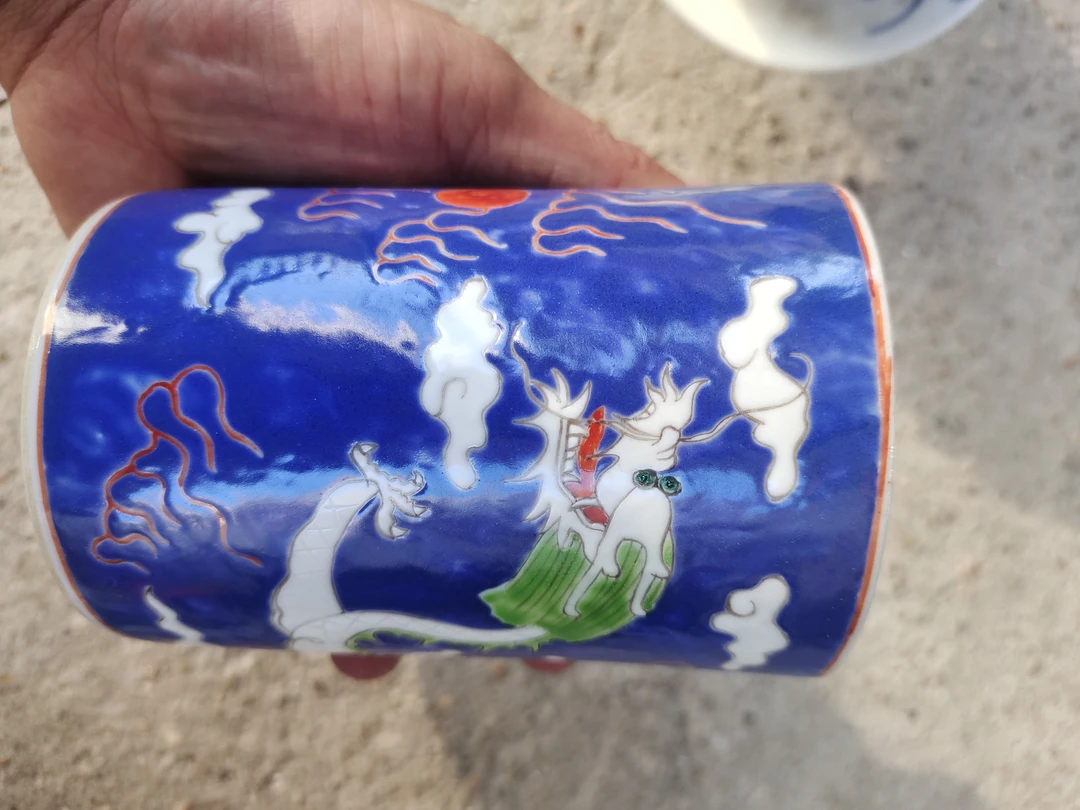 高温粉彩雕刻龙纹雕刻笔筒