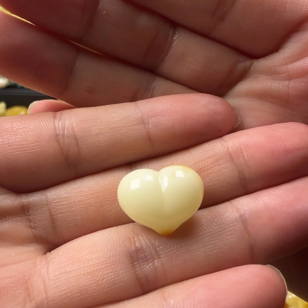 扶***起蜜蜡未镶嵌颈饰白蜡屁桃吊坠（打孔不退换）