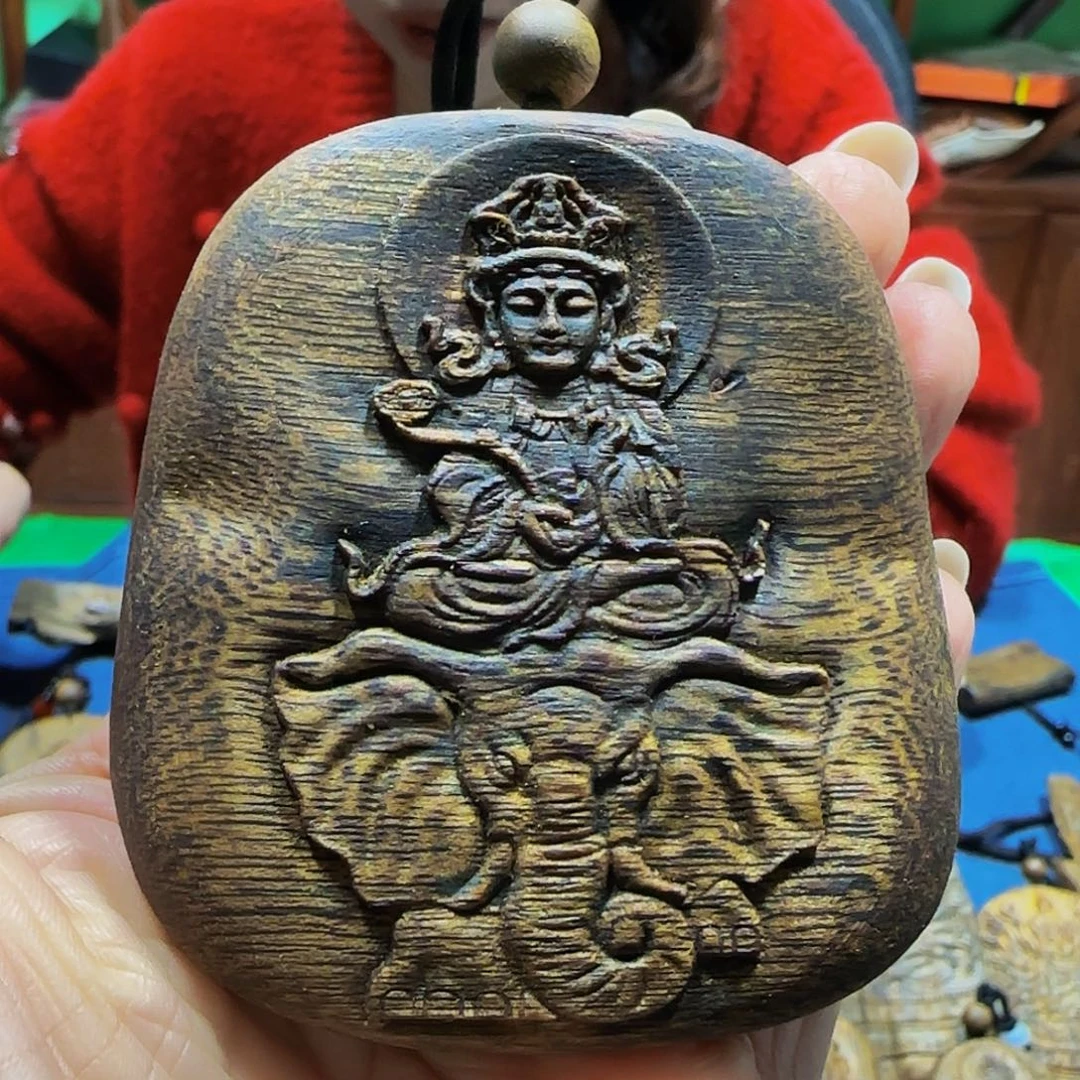 沉香沉香碎屑海南国香白奇乌身老料普贤菩萨带绳35克