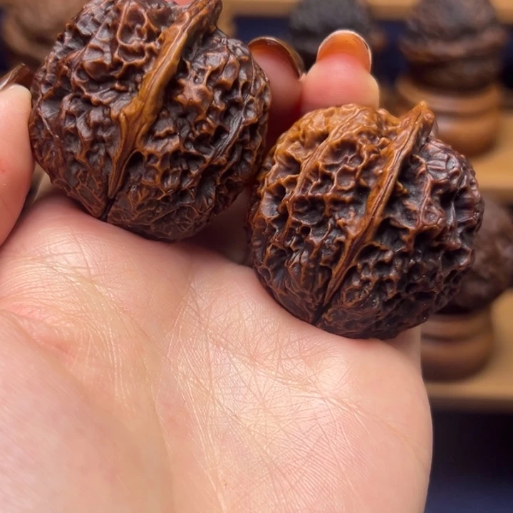 文玩核桃吊坠七彩水龙纹