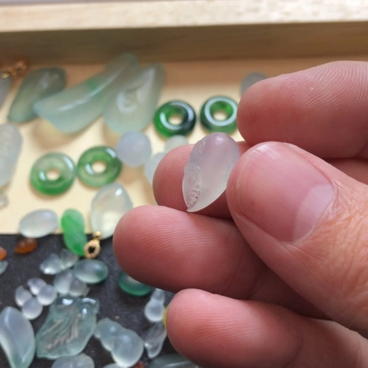 定制翡翠未镶嵌挂件