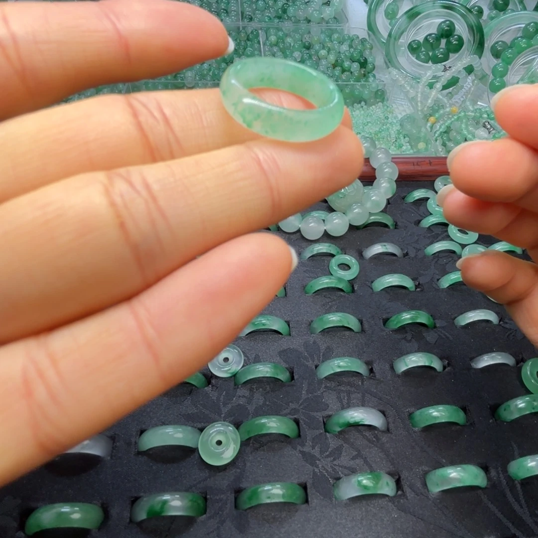 石英质玉（非洲翠）未镶嵌散珠戒指圈口9号