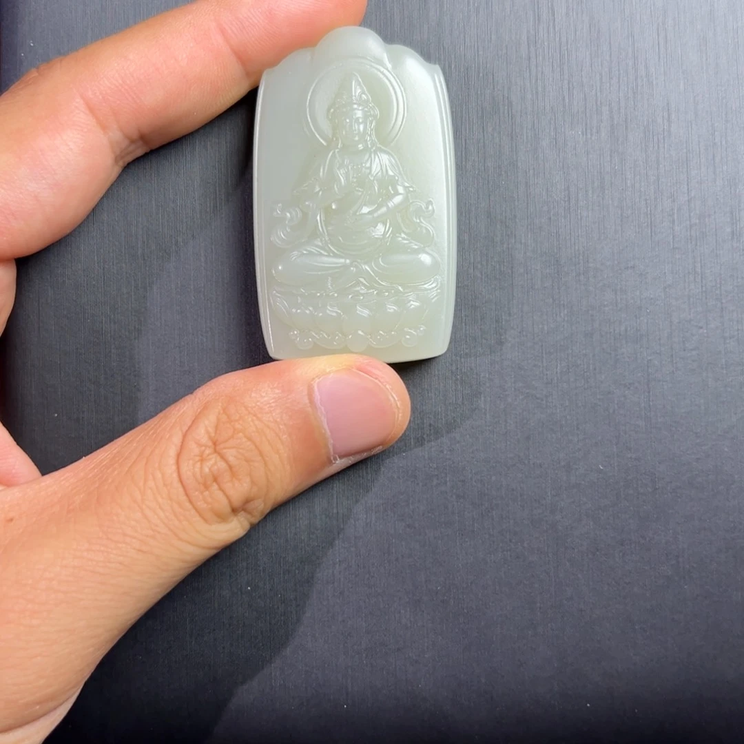 颈饰未镶嵌和田玉（青白玉）