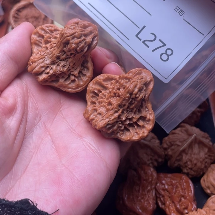 吉***字把件桃核大展宏图