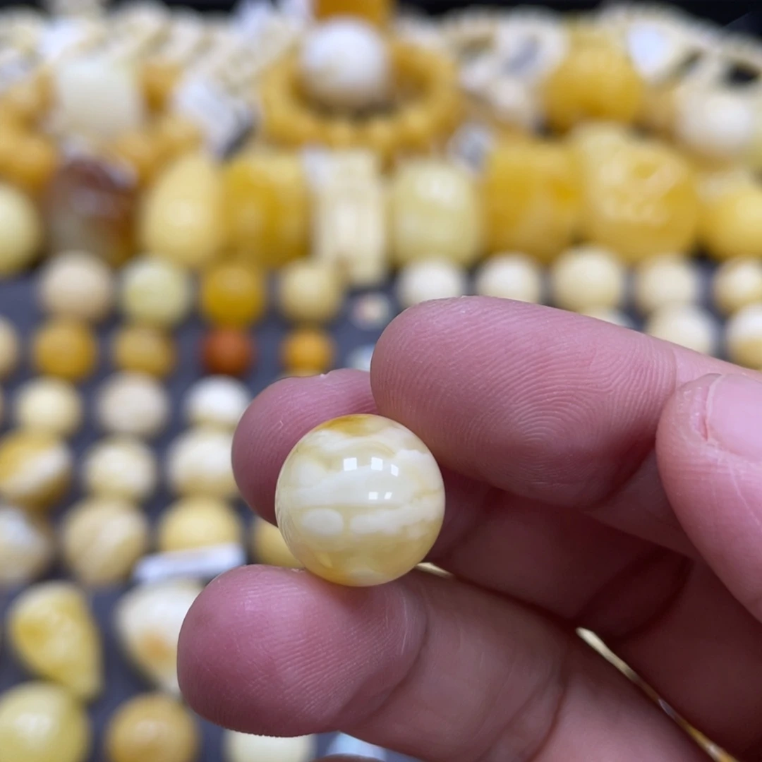 蜜蜡未镶嵌裸石12.9mm皮沁