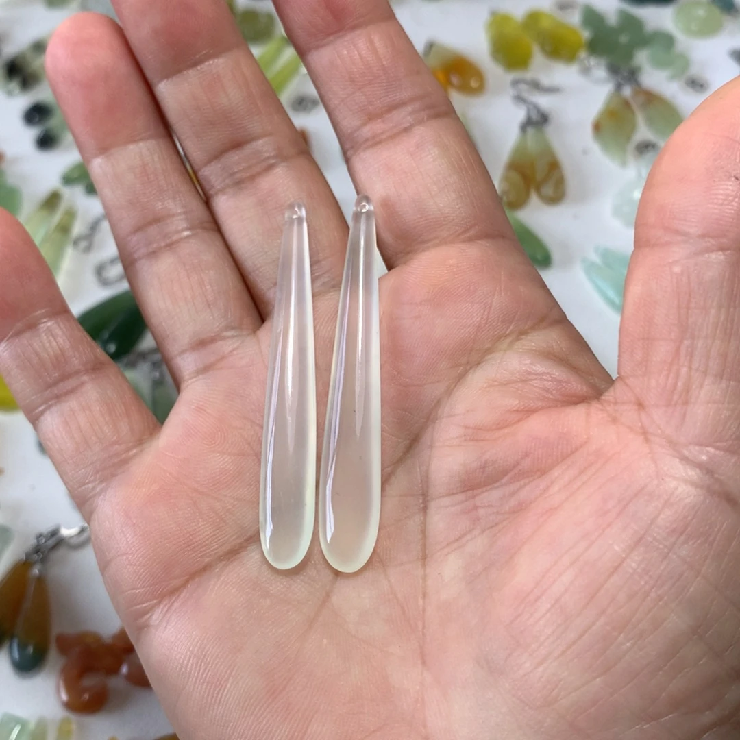 揽***珠未镶嵌蛇纹石玉耳环