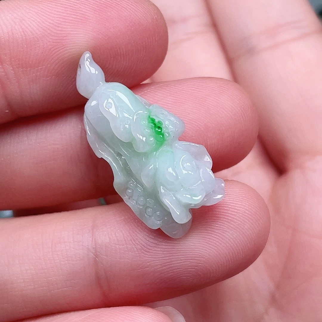 翡翠未镶嵌颈饰白菜