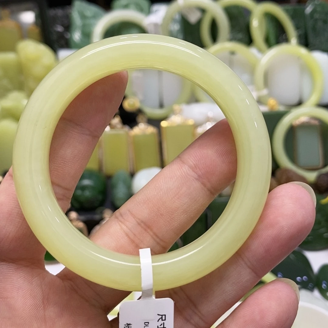 【闪购商品】颈饰未镶嵌和田玉